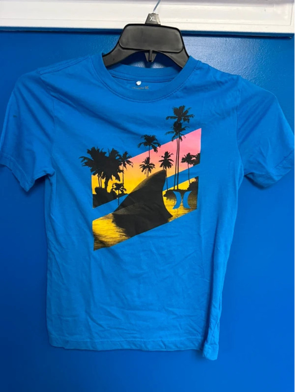 Hurley Boys Palm Sunset Shark Fin Graphic T-Shirt L